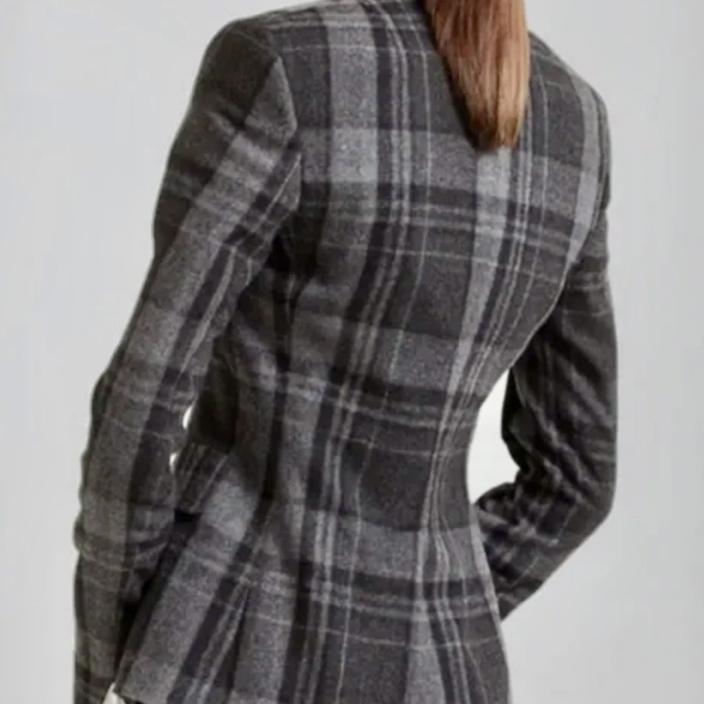 AKRIS Punto  Lovely, charcoal, plaid blazer. 100% wool.   Medium.